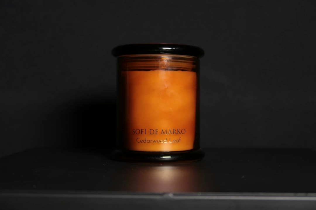 картинка Ароматическая свеча Cedarwood Leaf от Цветочный бутик "Narciss"